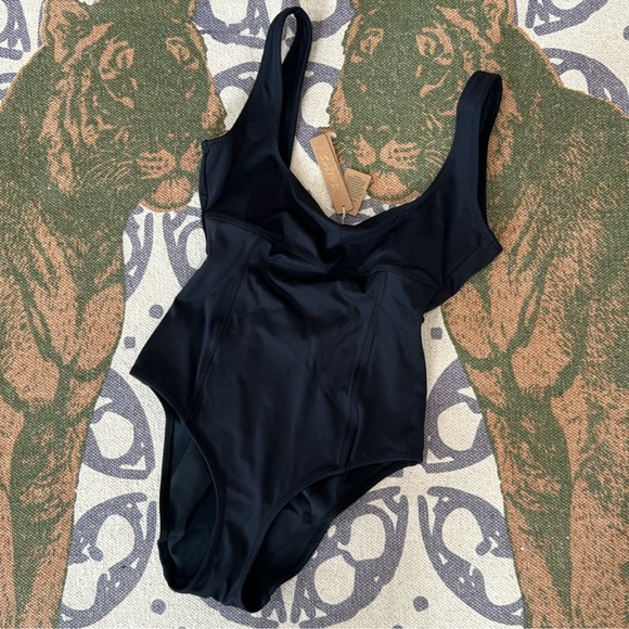 SKIMS shaping one piece swimsuit - Picture 2 of 3